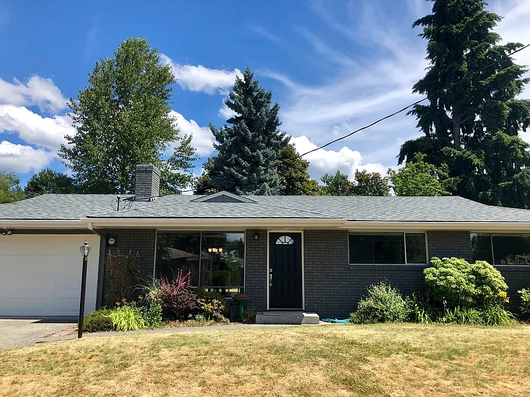 654 Jefferson Ave NE — Photo 18