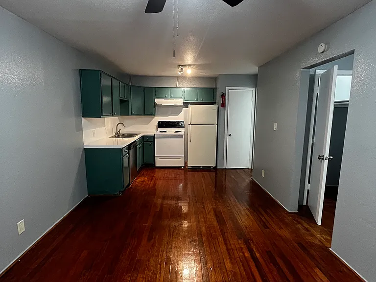 1606 Welch St #5 — Photo 2