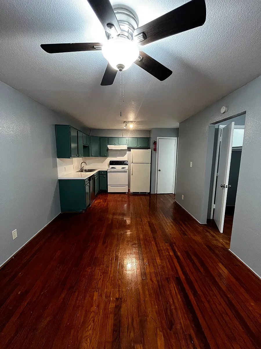 Building Photo - 1606 Welch St #5