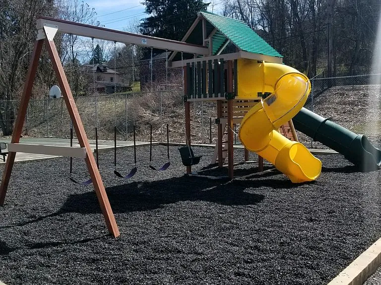 St. Clair Woods Apartments — Photo 40
