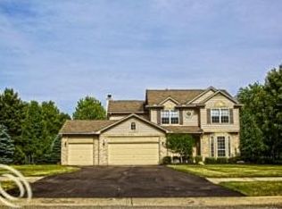 216 Timber Ridge Dr, Highland, MI 48357