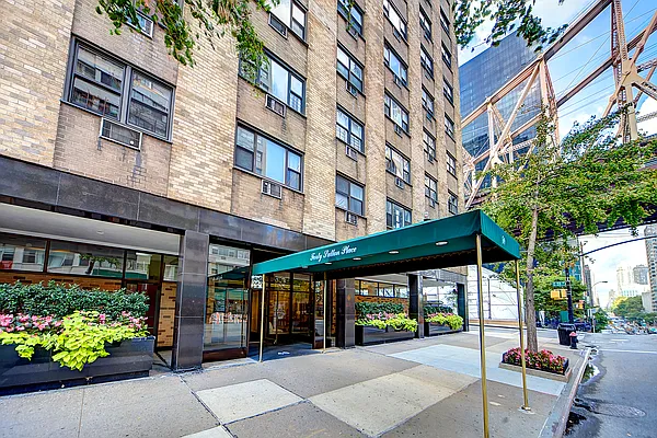 Rented by Brown Harris Stevens | media 16