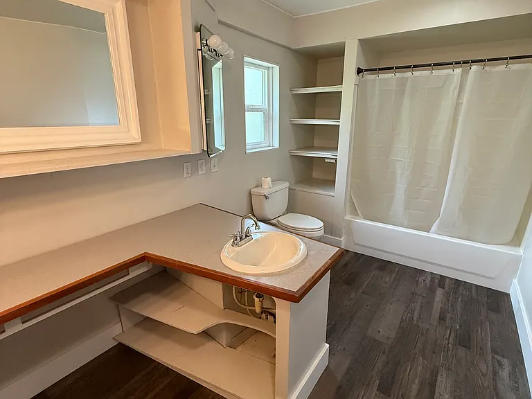 1215 Irving Rd — Photo 6