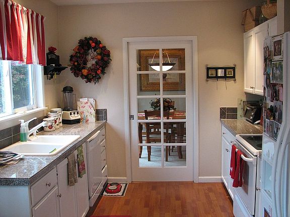 Kitchen newly updated