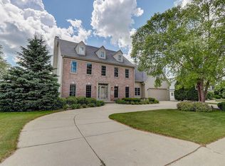 N50W17229 Chestnut Rd, Menomonee Falls, WI 53051