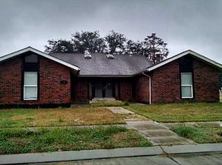 41 Queens Ct, Chalmette, LA 70043