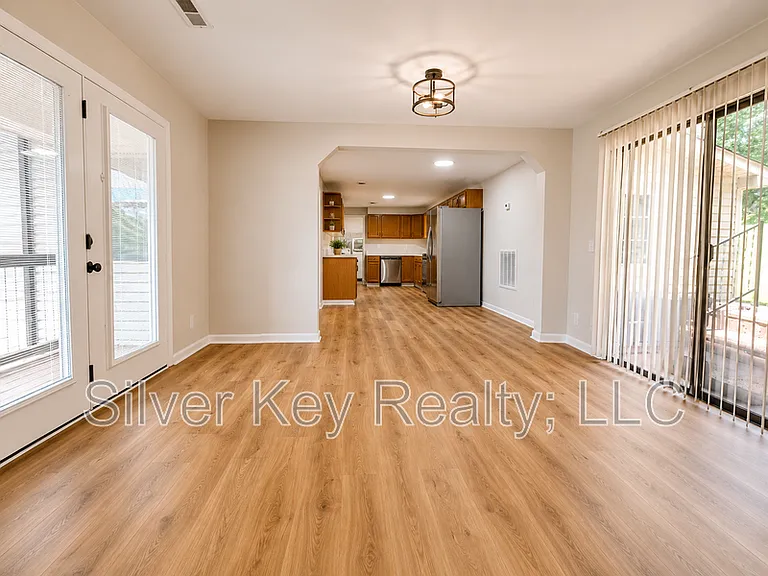 1719 Reed Rd — Photo 7