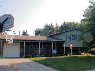 72 Barrow Dr, Crystal Lake, IL 60014