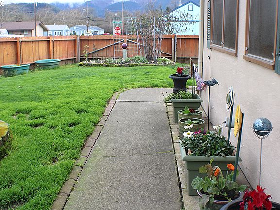 2nd image of 212 Park St