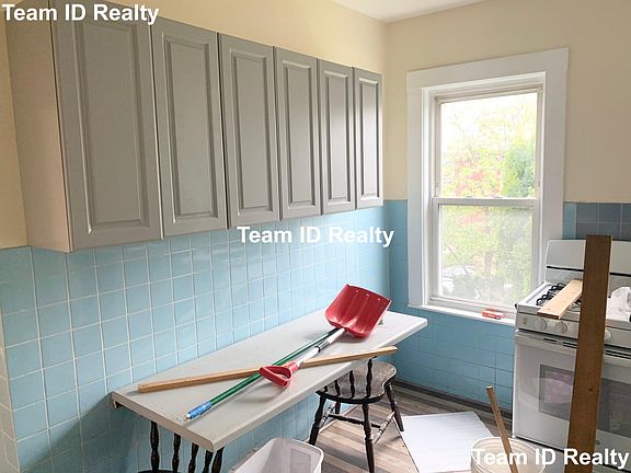5th image of 656 Washington St #U1