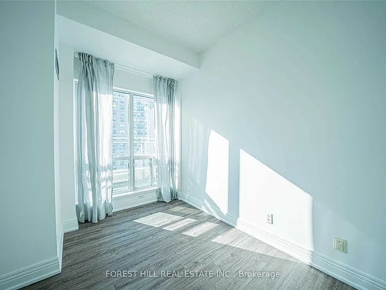 18 Lee Centre Dr #Penthouse 109 — Photo 15
