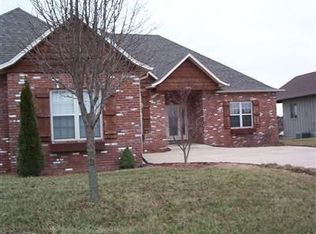 910 E Shore Line Dr, Ozark, MO 65721