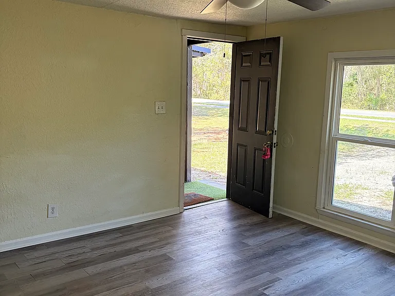 307 Finley St — Photo 4