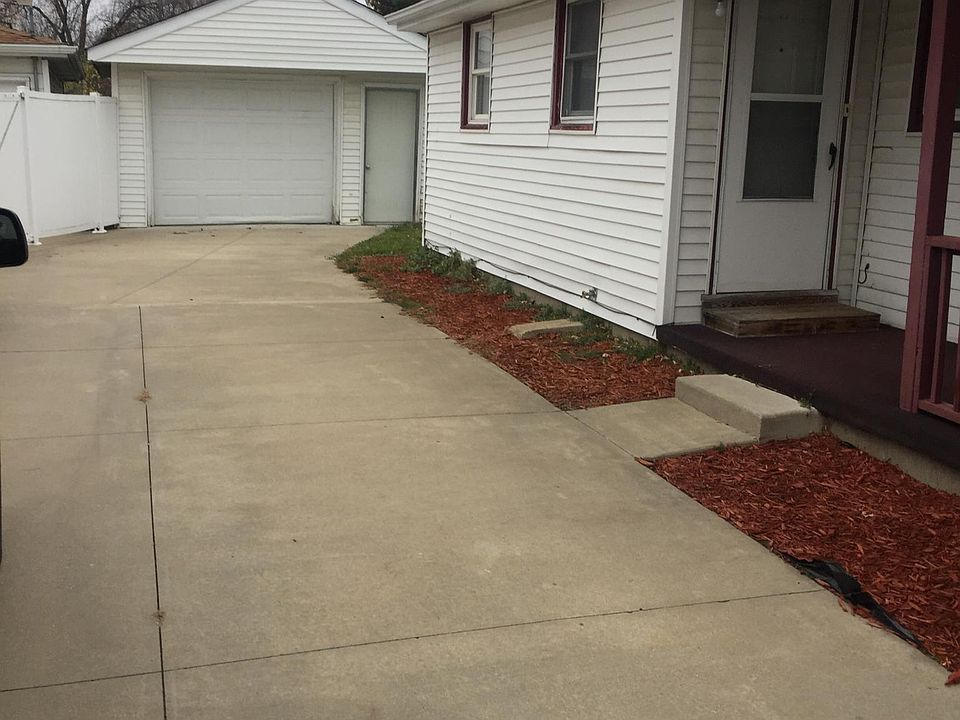 1st image of 1935 Parkwood Ave