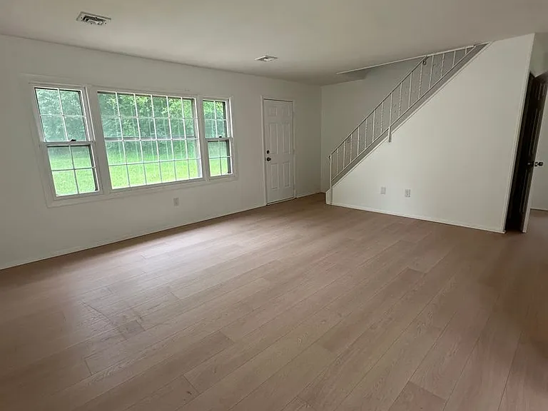 16 Marshal Ln — Photo 3
