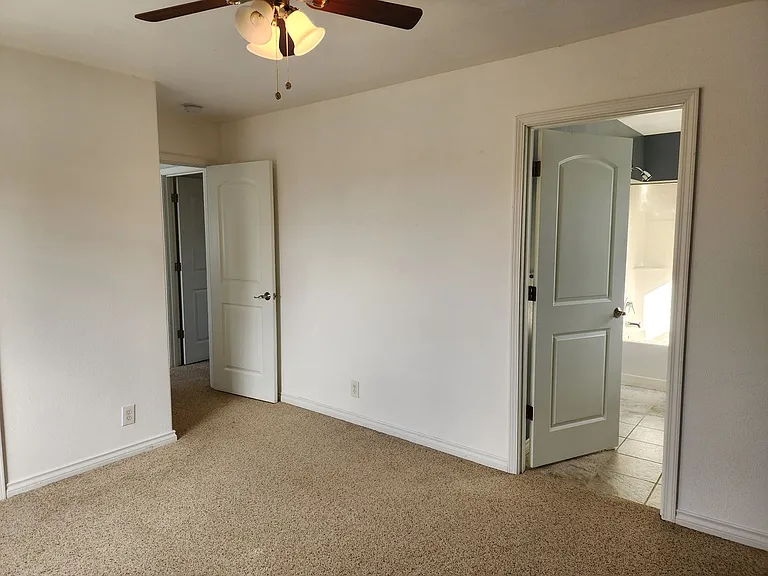 1592 Kingston Way — Photo 21