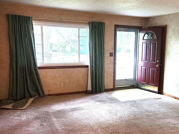 2nd image of 392 Mayflower Blvd