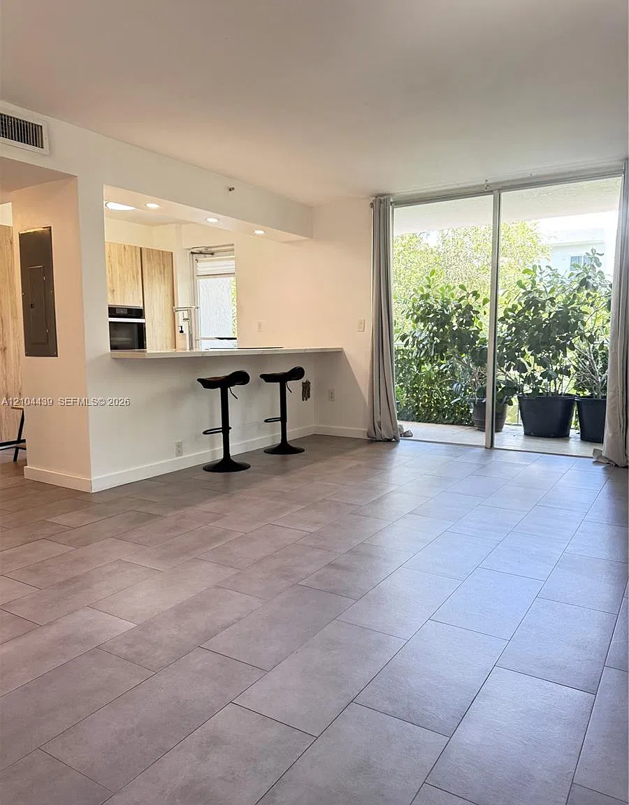 Nirvana Condo No Four Con — Photo 2