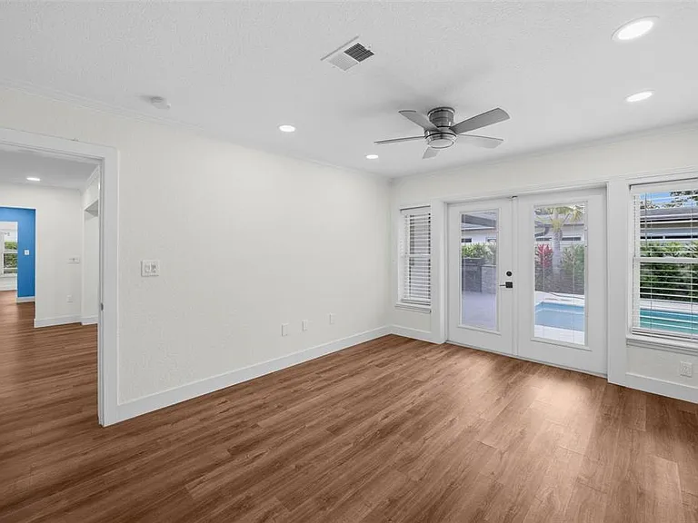 402 Erie Ave — Photo 29