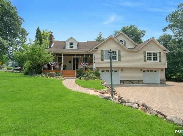 174 Mahwah Rd, Mahwah, NJ 07430