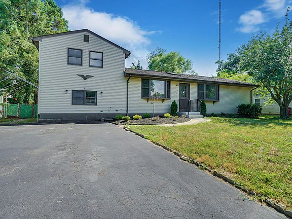 3rd image of 123 Shelley Ln