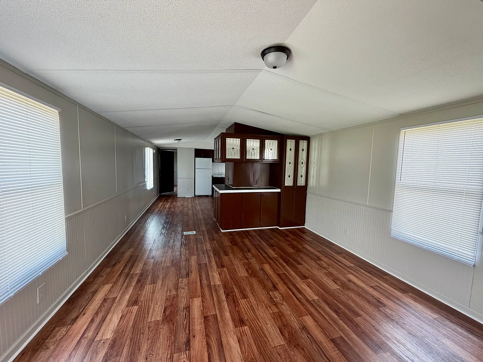 3 bed, $1,095 — Photo 2