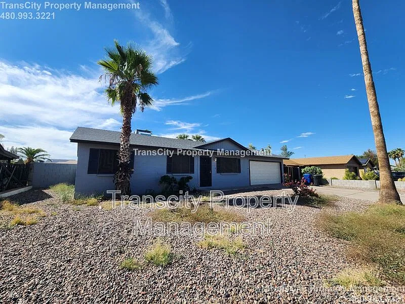 3 bed, 2.0 bath, 1000 sqft, $1,725 — Photo 4