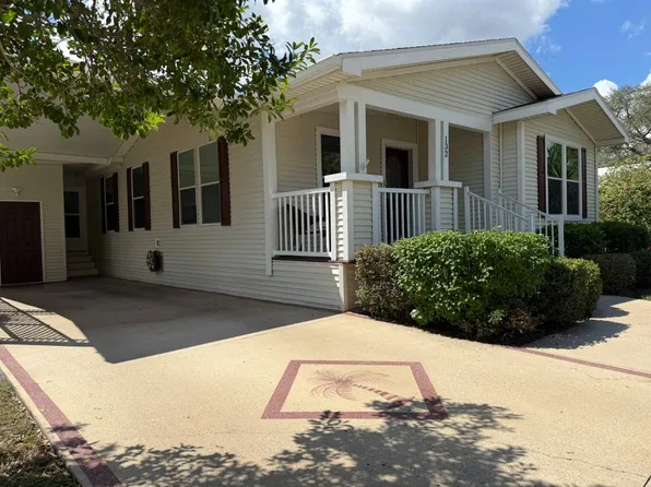 132 N Lake Dr #820, Leesburg, FL 34788