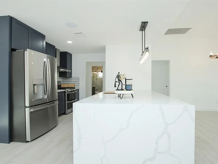 8518 Furlong Ln — Photo 14
