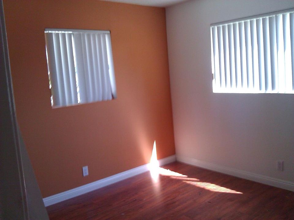 White walls complimented by one painted wall per room.  Lami