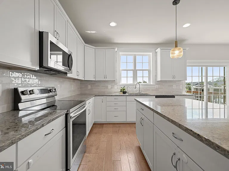 212 Upper Brook Ter — Photo 15