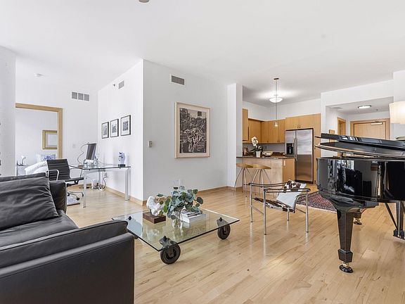3rd image of 215 10th Ave S Unit 435