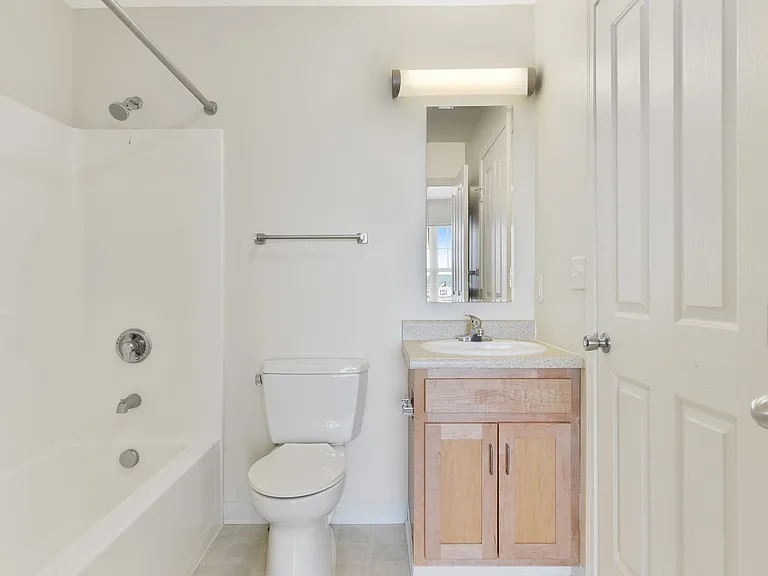 Creekwood Apartments — Photo 13