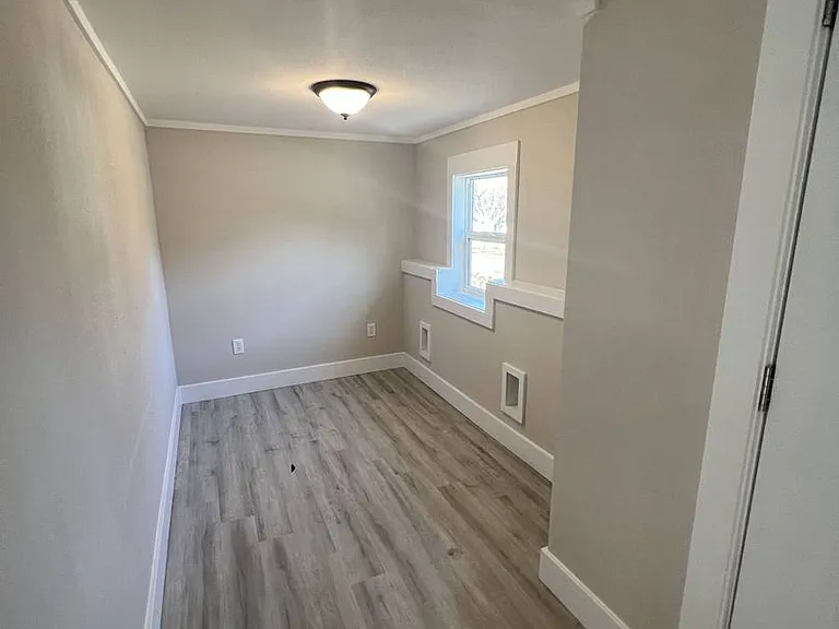 2251 N Rogers Ave — Photo 9