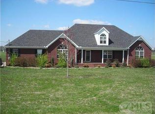 685 Coopertown Rd, Unionville, TN 37180