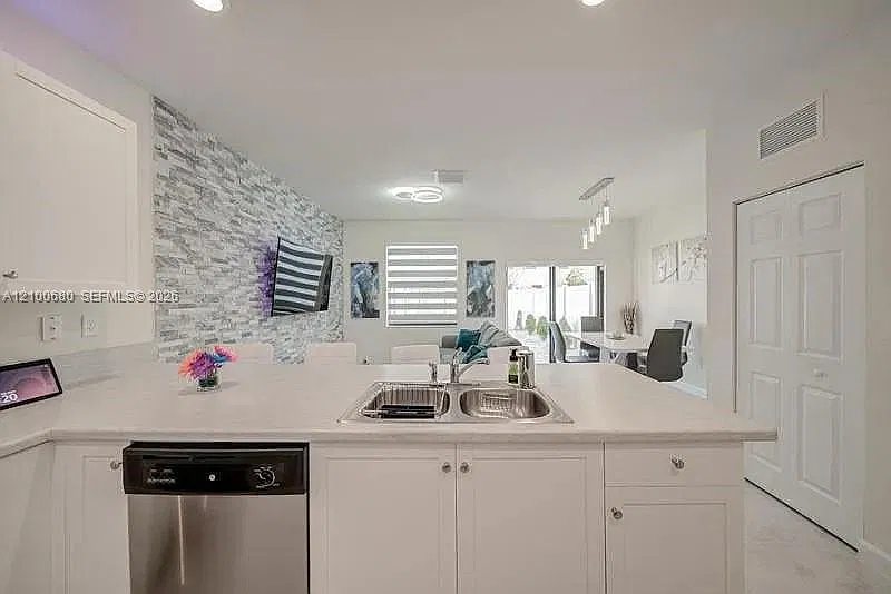 Aquabella Section Two — Photo 3
