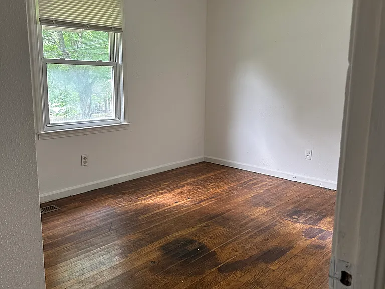 1310 Beaverbrook Dr — Photo 6