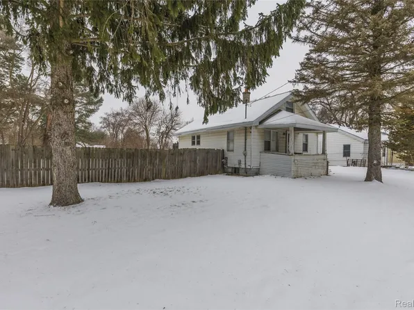 11493 Dexter St, Clio, MI 48420