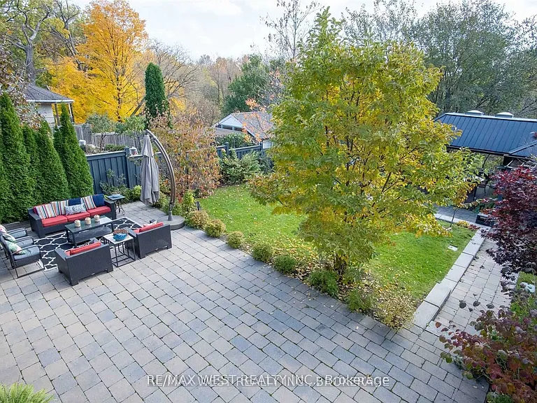 393 Maple Leaf Dr — Photo 16