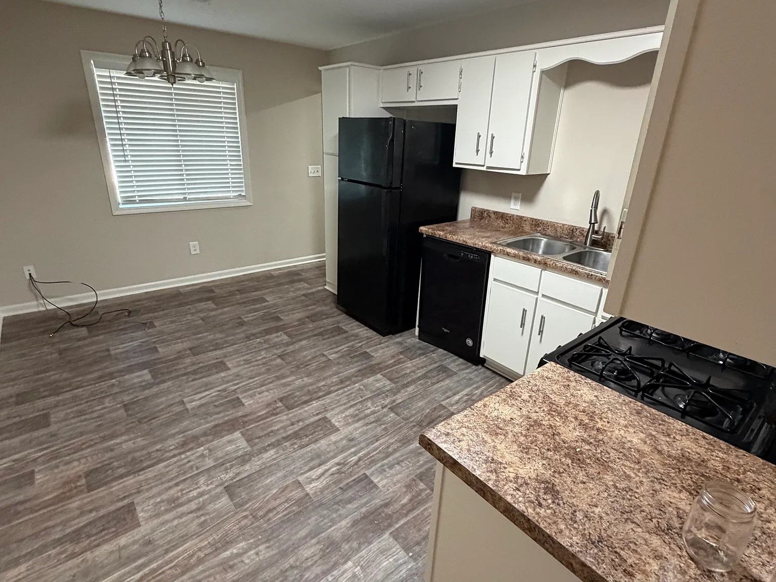 2 bed, 950 sqft, $1,000 — Photo 2