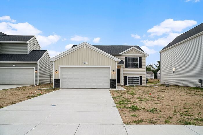 1st image of 2209 Macatawa Ln