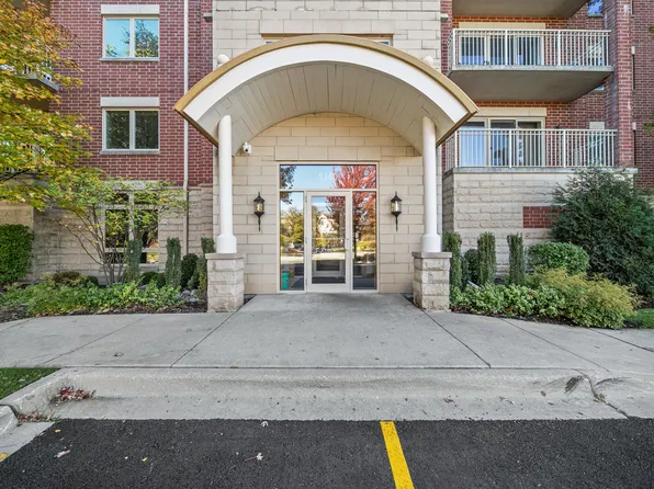 8300 Concord Dr Unit 213, Morton Grove, IL 60053