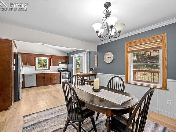 4th image of 302 N Elm St