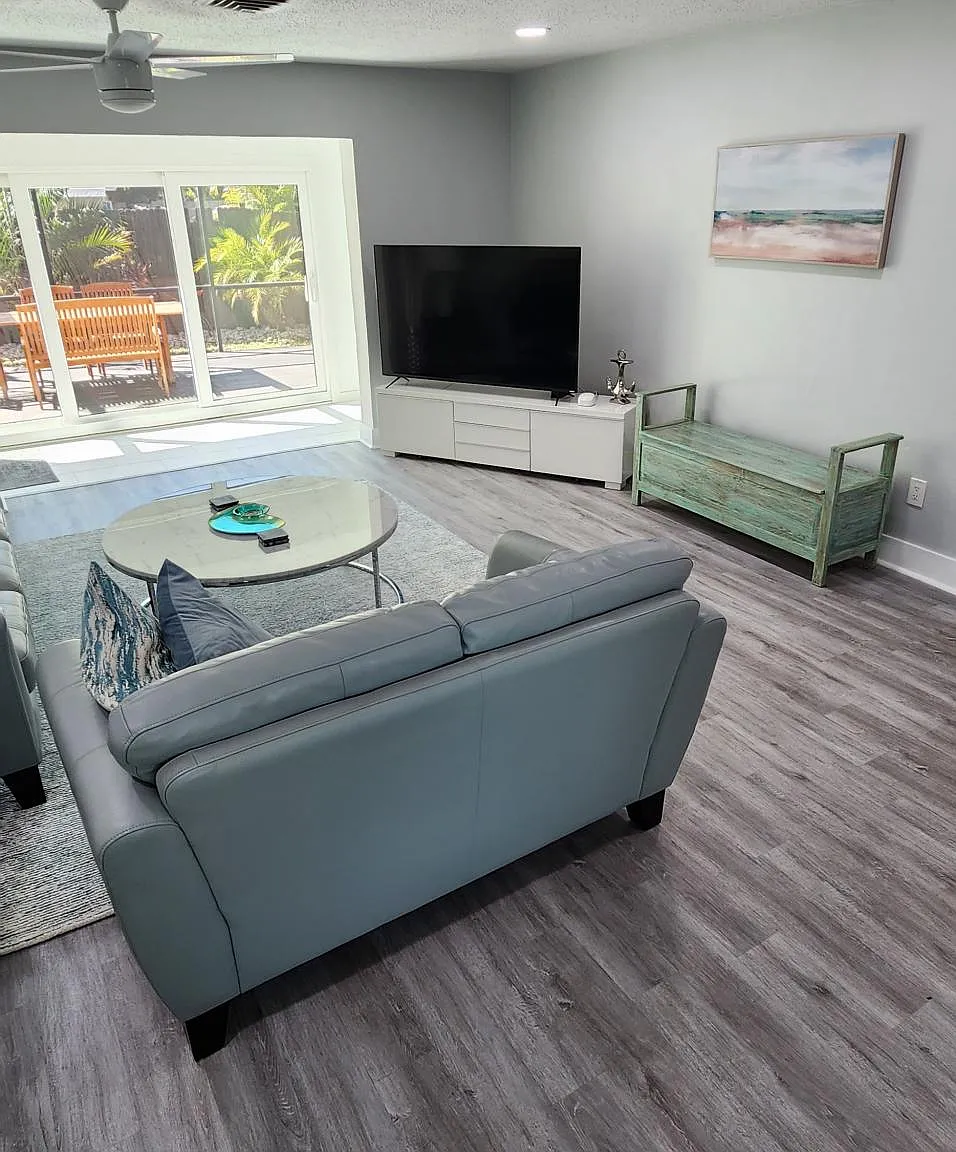 601 Heritage Ln — Photo 2