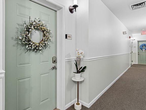 4th image of 3975 Idlewild Ln #103