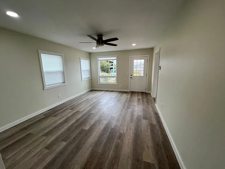 446 Tulare Ave — Photo 4