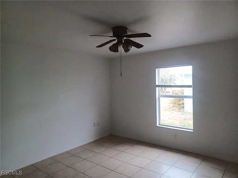 3020 SE Santa Barbara Pl — Photo 9