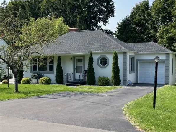 6 Benton Cir, New Hartford, NY 13413