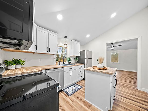 5th image of 3304 Laurel Rd