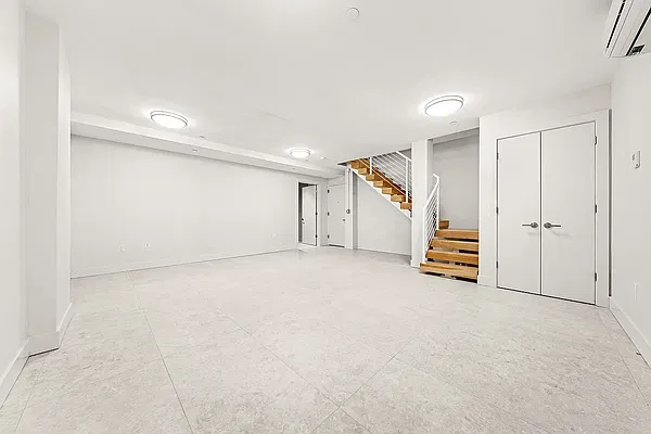 Building, photo 5